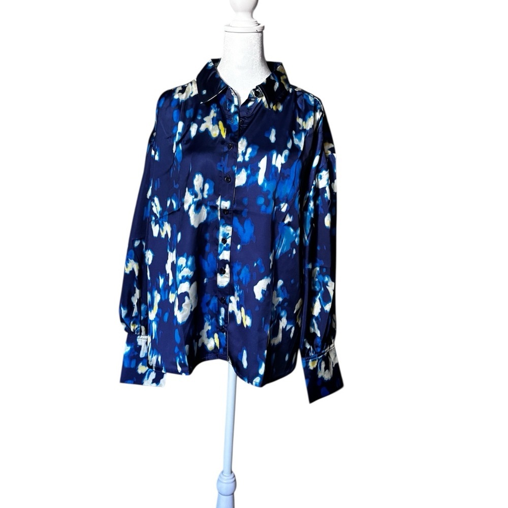 DG2 by Diane Gilman Blue and White Button Down Shirt 100% Polyester